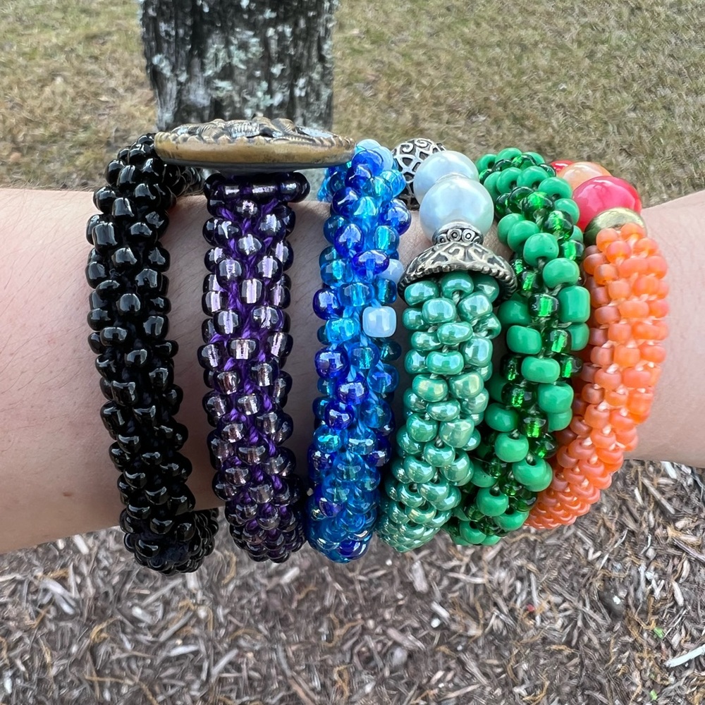 6 Stackable Vintage Stretchy Beaded Bracelets Blu… - image 4